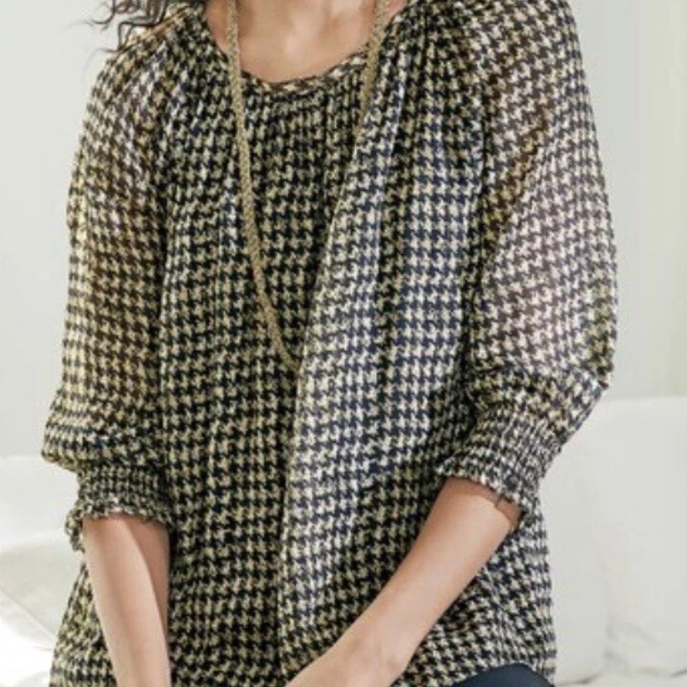Soft Surroundings NWT Ines Houndstooth Blouse
Gold metallic threads, XL